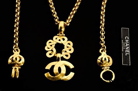 chanel logo ketting|Chanel logo.